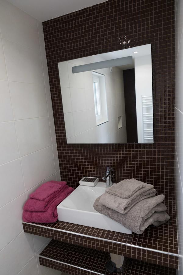 Chut ! C'Est Ici Hotel Venelles Kültér fotó