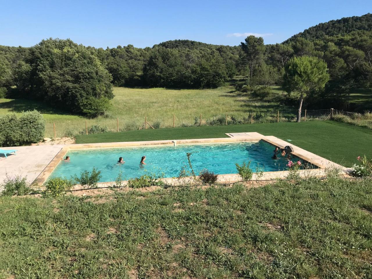 Chut ! C'Est Ici Hotel Venelles Kültér fotó