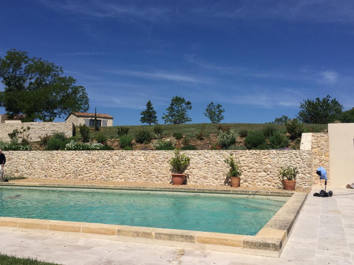 Chut ! C'Est Ici Hotel Venelles Kültér fotó
