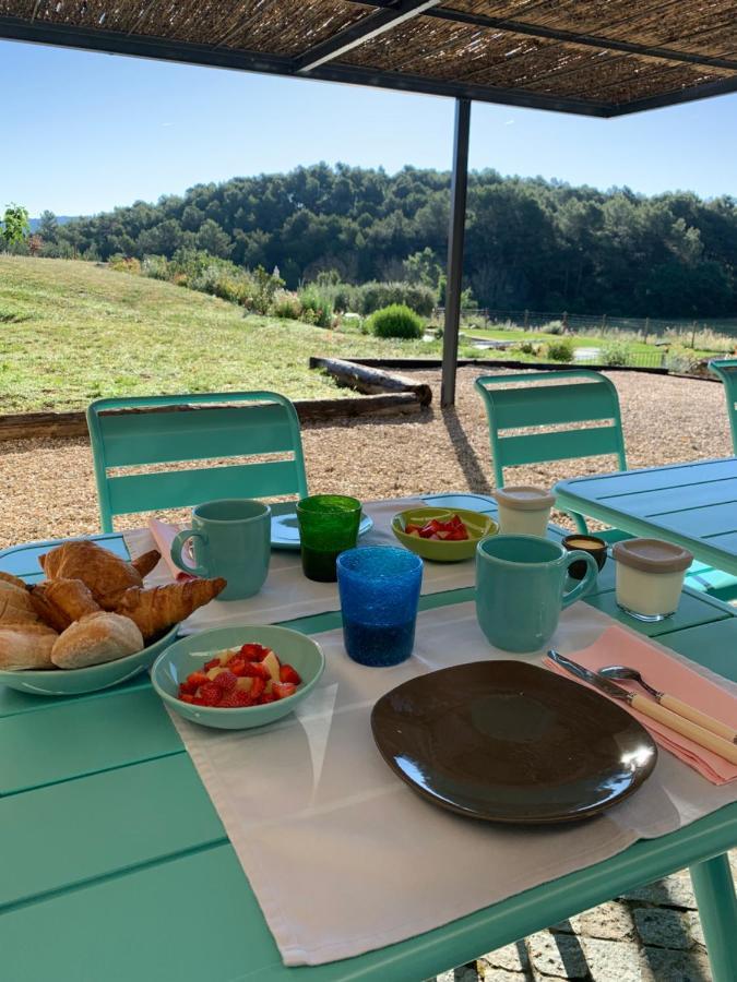 Chut ! C'Est Ici Hotel Venelles Kültér fotó
