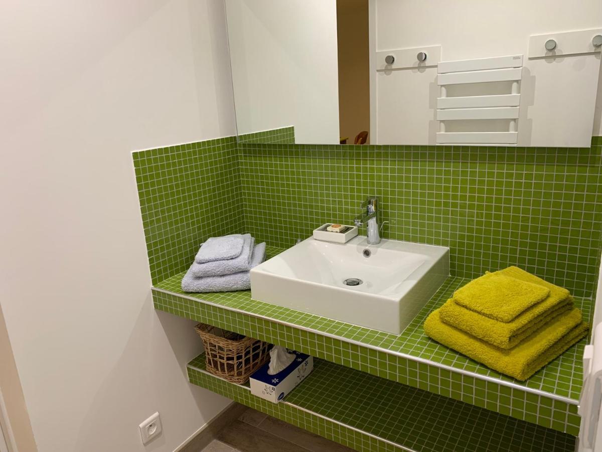 Chut ! C'Est Ici Hotel Venelles Kültér fotó